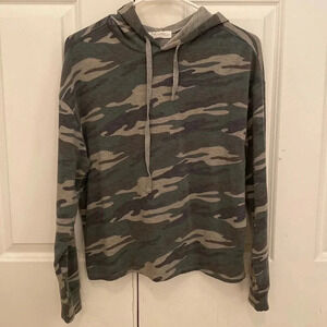Full Circle Trends camouflage hoodie size medium